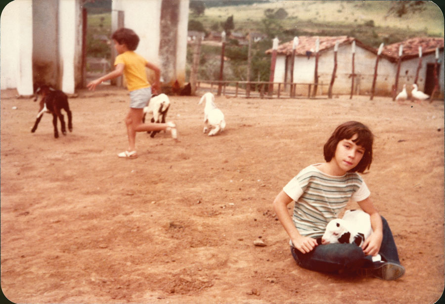 Com o irmão, na Bahia, em 1984