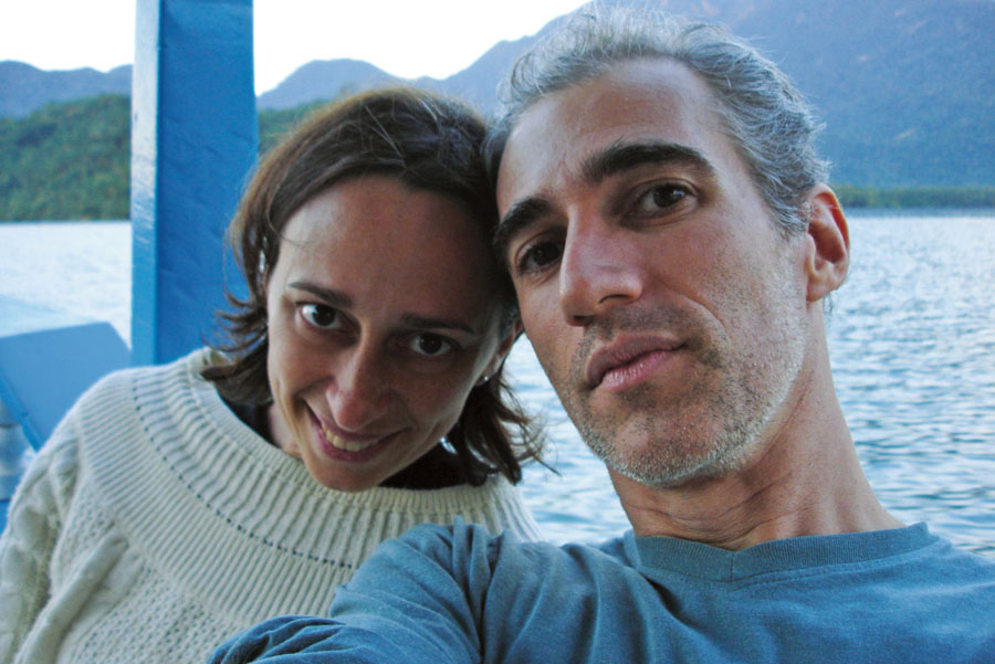 Com Luiz, em saco do Mamanguá, Paraty (RJ), em 2008