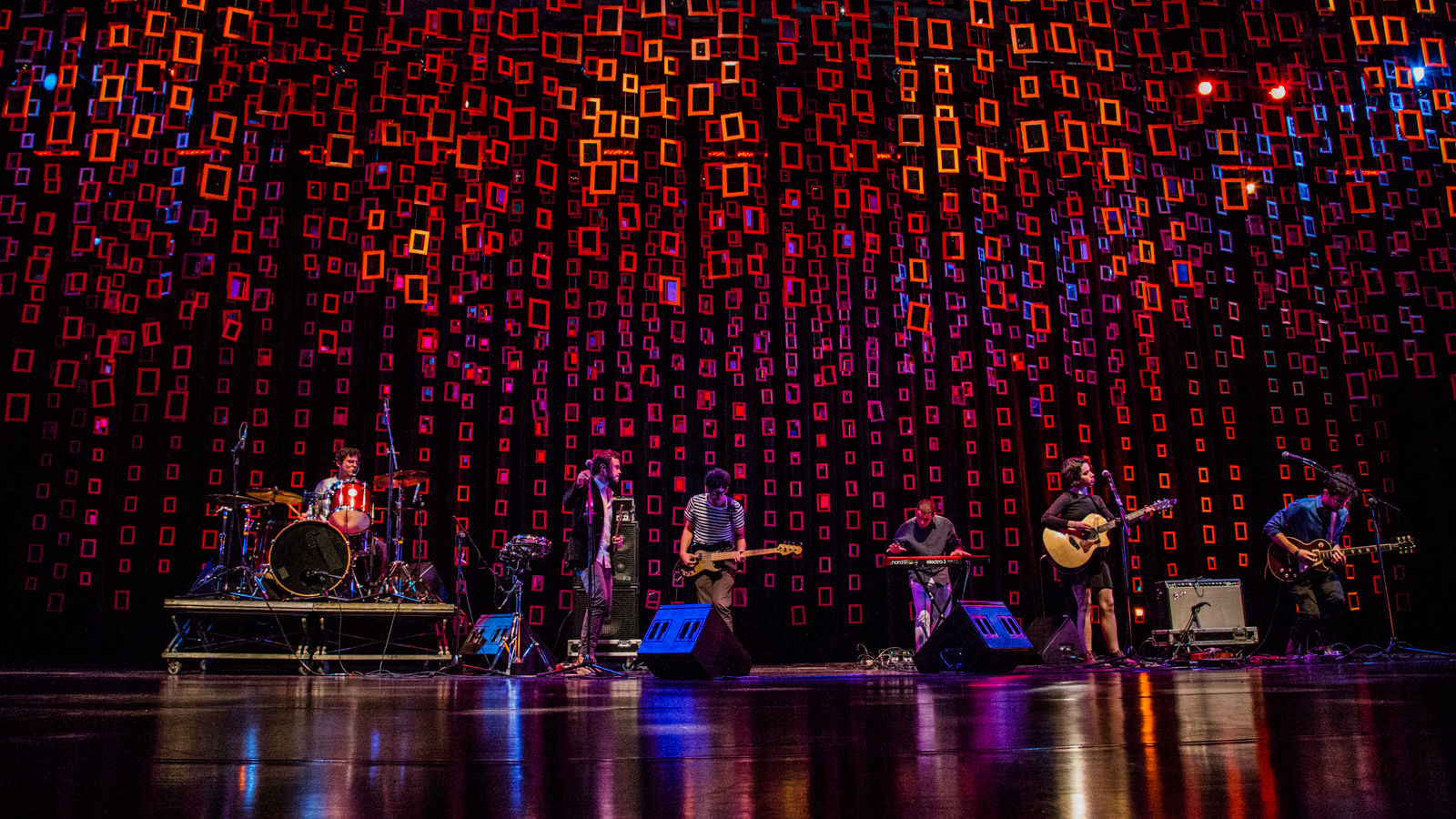 Banda Baleia no palco do Trip Transformadores 2014