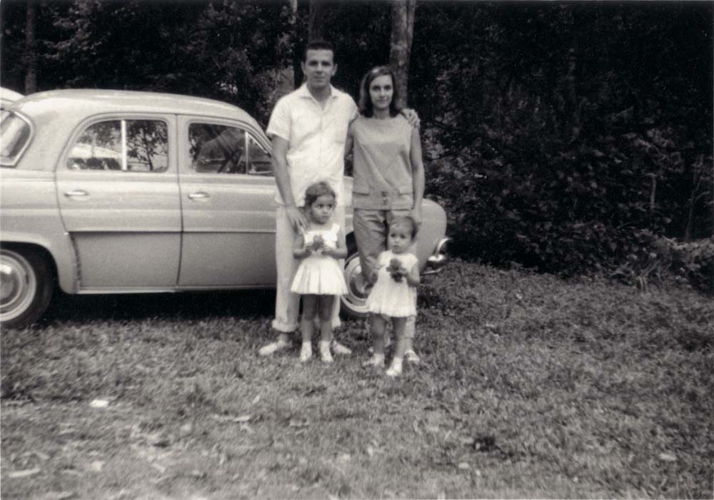 Com os pais e a irmã, Marcia, nos anos 1960: gosto por arte, música e política veio de casa