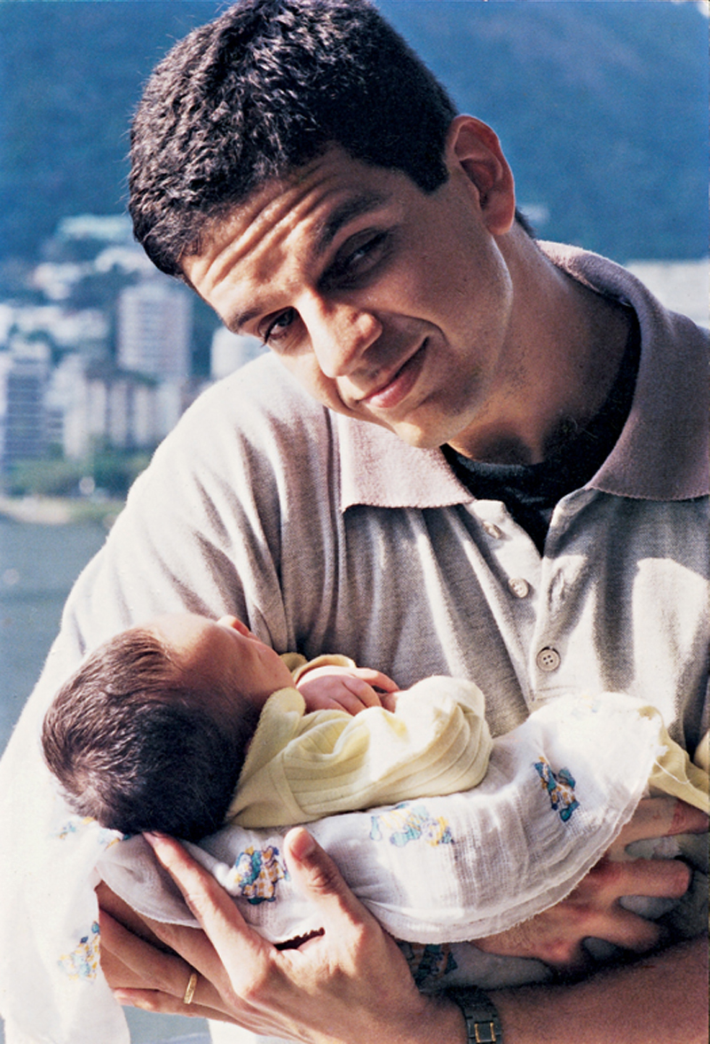 Pimentel com seu primeiro filho, Eduardo, em 1999