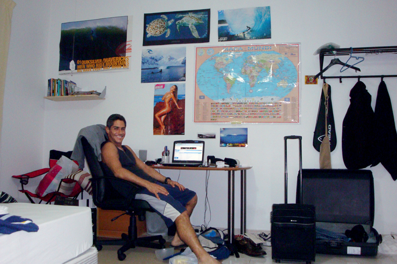 Claudio em seu quarto grande, viajando em Dubai