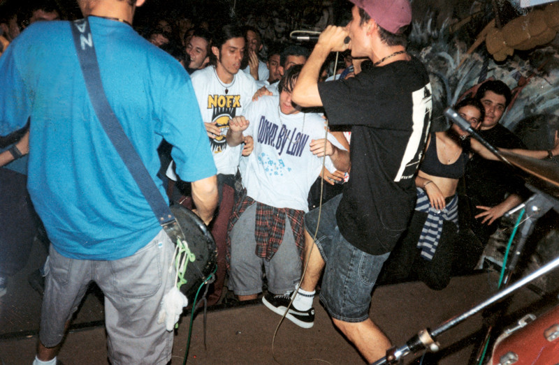 Fúria nos anos 1990: White Frogs em São Paulo