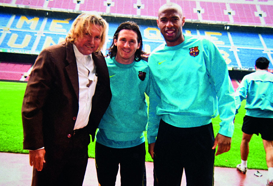 Com os craques Messi e Henry em Barcelona
