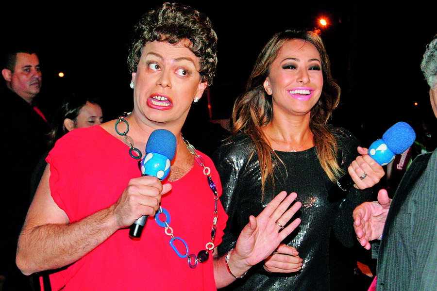 Sabrina com o humorista Carioca na versão Dilma
