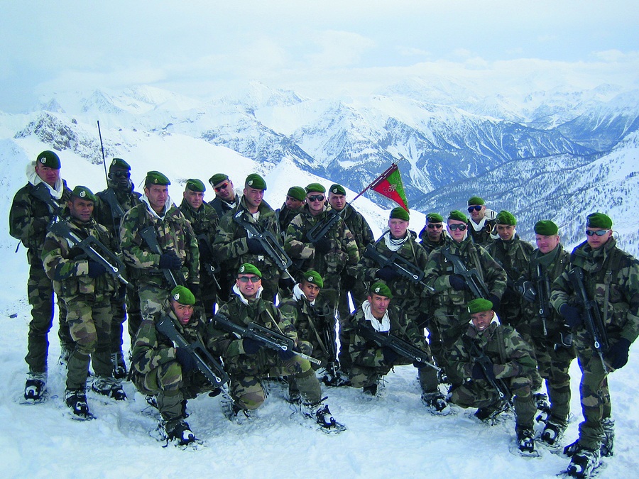 Com os colegas de pelotão nos Alpes franceses