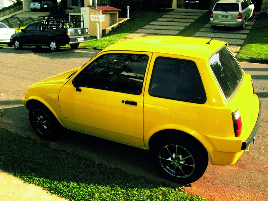 O Emis Art amarelo de Toni é um raro exemplar de 1977, mas está novinho. Foi todo refeito em 2007, inclusive o motor 1.6. Não resistiu? Ele pode ser seu por apenas R$ 17 mil. Tel.: (11) 4025-9192