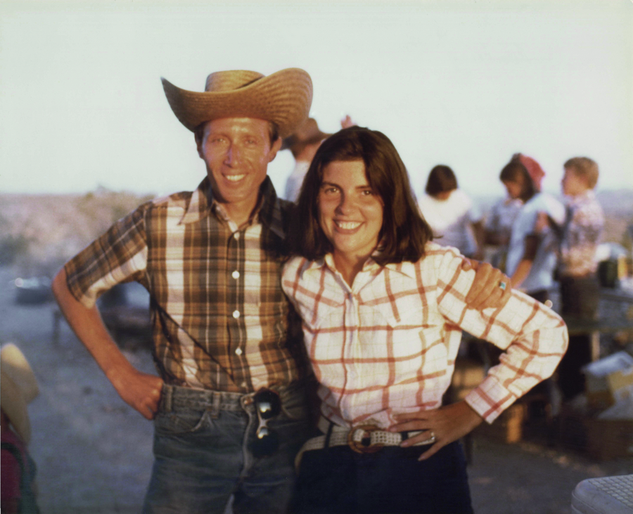 A caráter com o marido Don num rancho no Arizona
