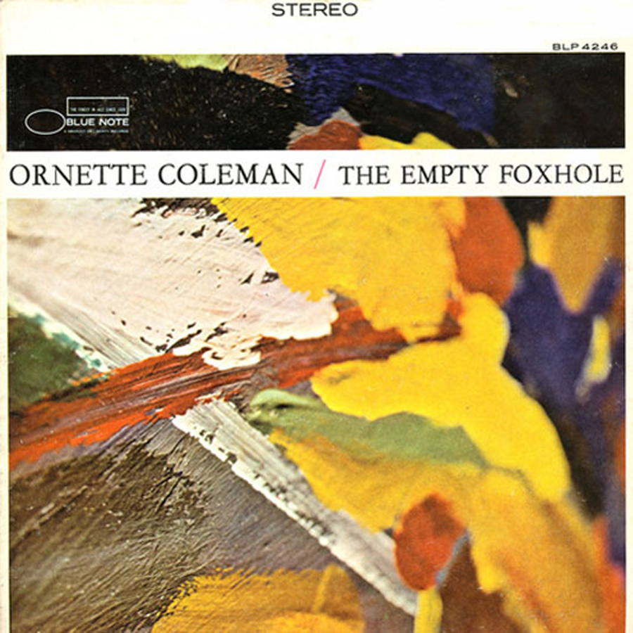 8. Em 1966, o polêmico saxofonista Ornette Coleman chama o baixista Charlie Haden e seu filho de 10 anos para gravar The Empty Foxhole