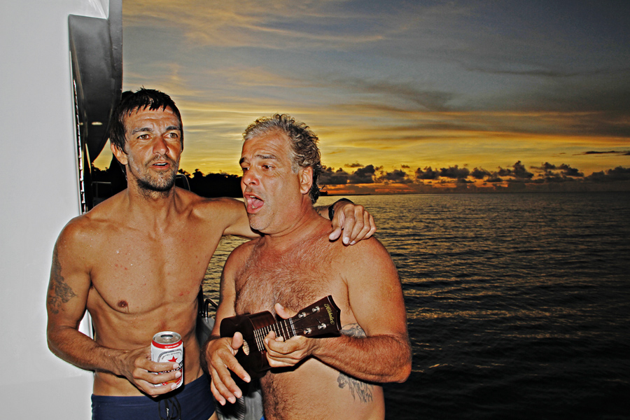 Armandinho e Marcão Ciampolini soltam a voz no barco