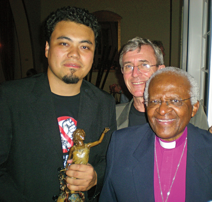 Em Los Angeles, ao receber o prêmio Freedom Awards 2008, com frei Xavier Plassat, da Pastoral da Terra, e o bispo Desmond Tutu, Nobel da Paz