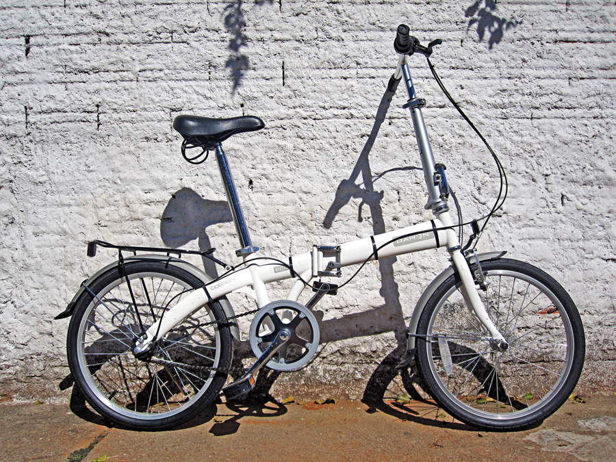 A bike dobrável que Mário está vendendo é uma Dahon Eco 1. Originalmente ela vem sem marchas, mas esta foi “turbinada” com três marchas. Vai pra sua garagem por R$ 1.050. Tel.: (11) 9789-7299