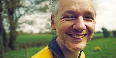 Julian Assange na Trip