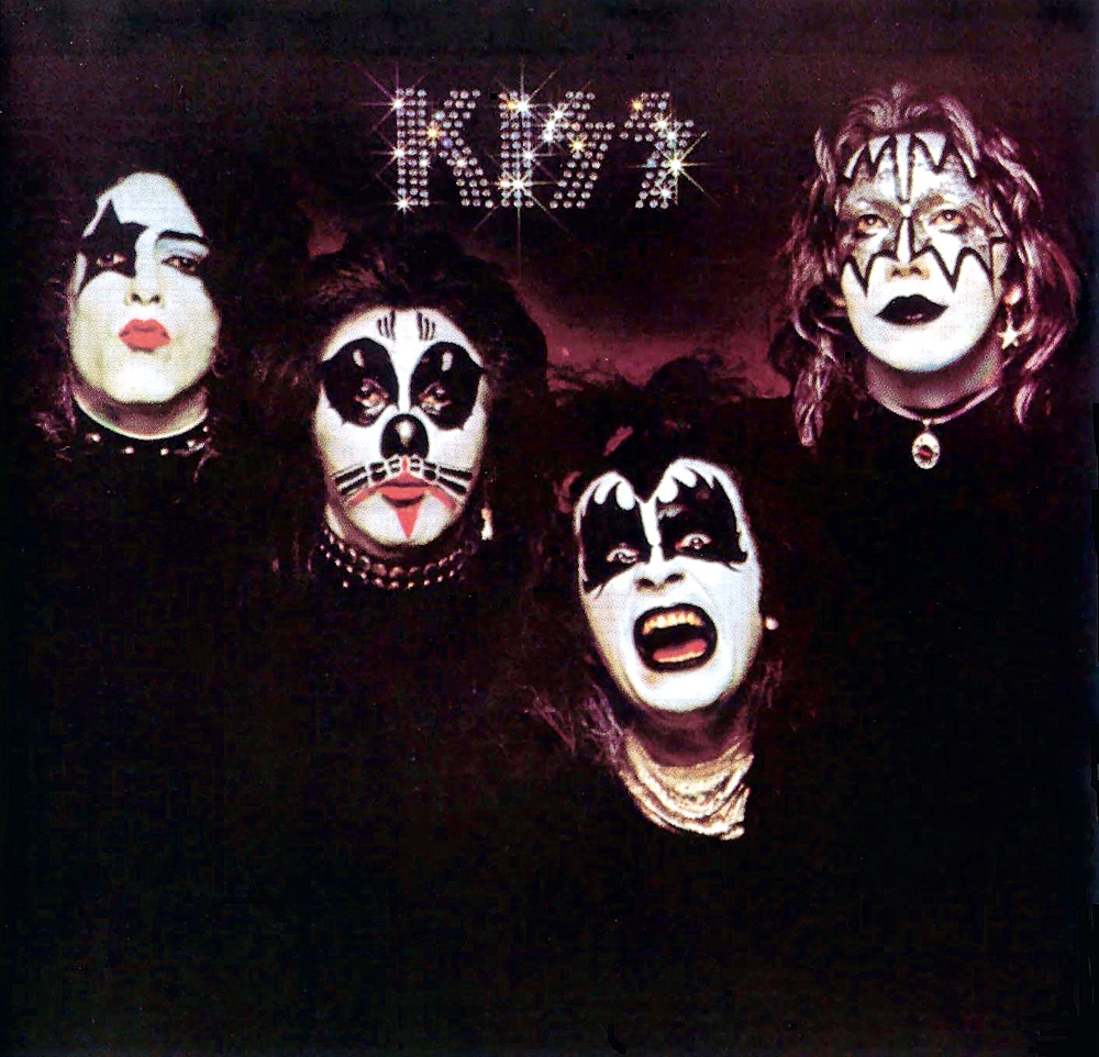 Um dos maiores mistérios do rock dos anos 1970 era a identidade dos integrantes do Kiss. Este é o primeiro álbum da banda, de 1974