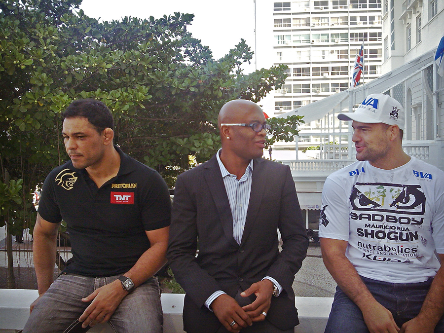Com Anderson Silva e Shogun em entrevista sobre o UFC Rio, em julho