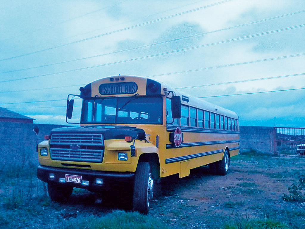 O “school bus” ano 87 está com peças originais, exceto pelos bancos internos. Foi importado em 1994 e está com os donos atuais há quatro anos. É seu por R$ 28.000. Tel.: (11) 3873-4516