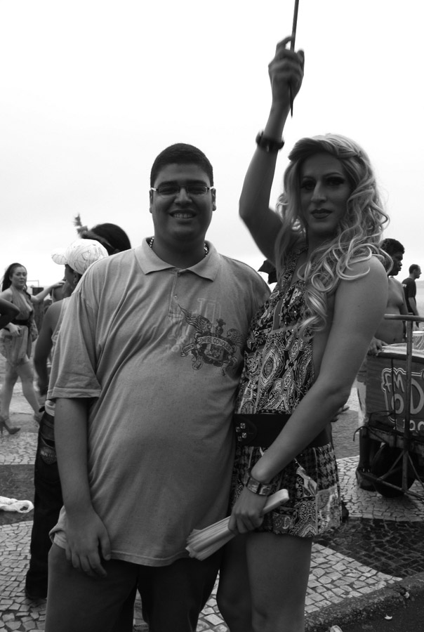 Registros do T-Lover na Parada Gay carioca, um dos lugares ou eventos LGBT que frequenta para poder poder interagir com as travestis numa boa