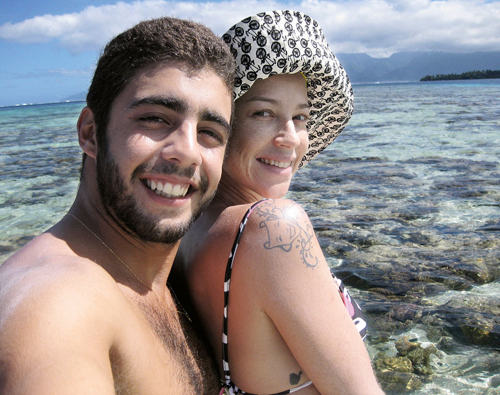 lua de mel no Taiti com o marido, o surfista de ondas grandes Pedro Scooby