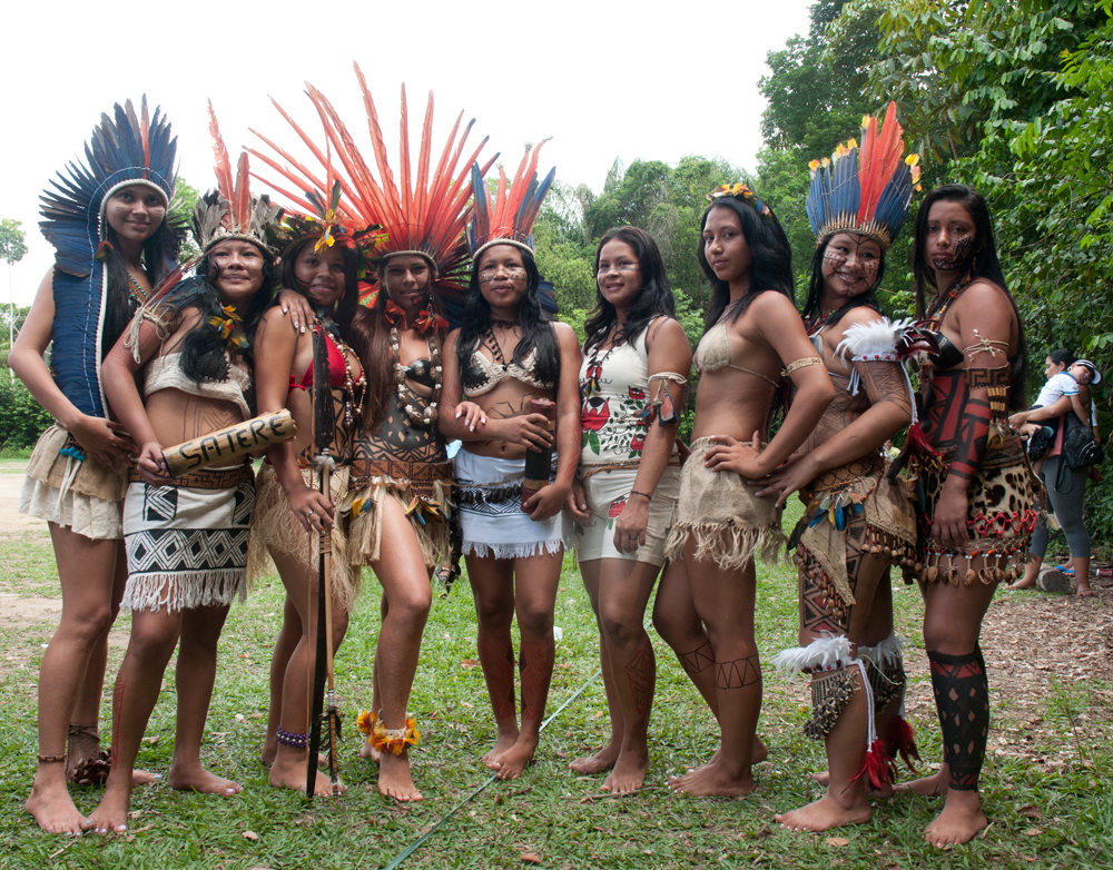 as semifinalistas do concurso geral com as indígenas