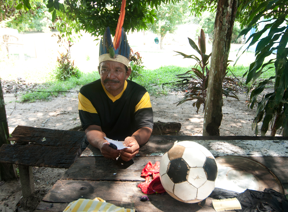 o cacique Ciocy, do Baré F.C., time que cruza o rio Negro de barco para chegar aos jogos em Manaus