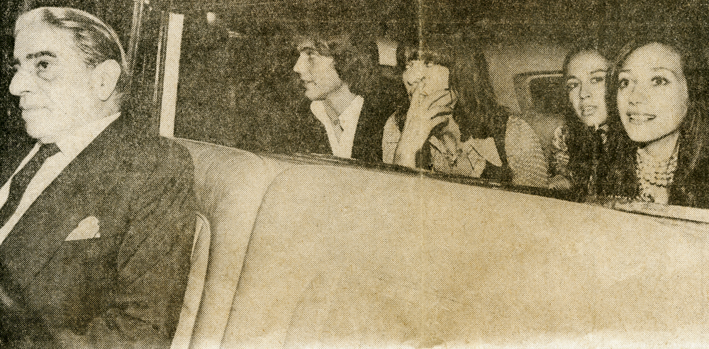 pegando carona no Rolls Royce de Aristóteles Onassis, em Paris, com Marisa Berenson e Elsa Martinelli