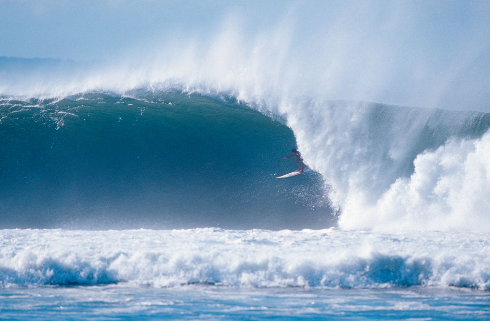 O big rider desce a maior onda já registrada em Ma’alaea Harbour, em Maui. Publicada nas revistas Surfer e Surfer’s Journal, o nome de Marcio não foi sequer citado