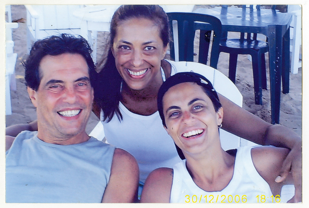 Com o pai, Silva Neto, e sua madrasta Teresa (ao centro)