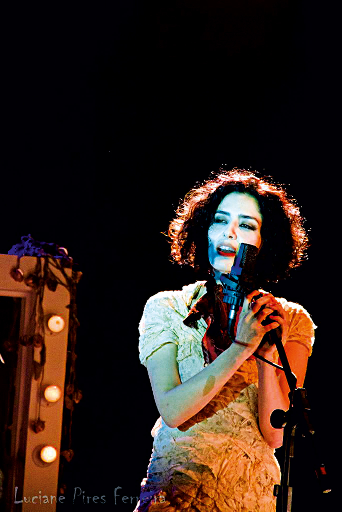 durante o show Alma boa de lugar nenhum, em Porto Alegre, em 2011