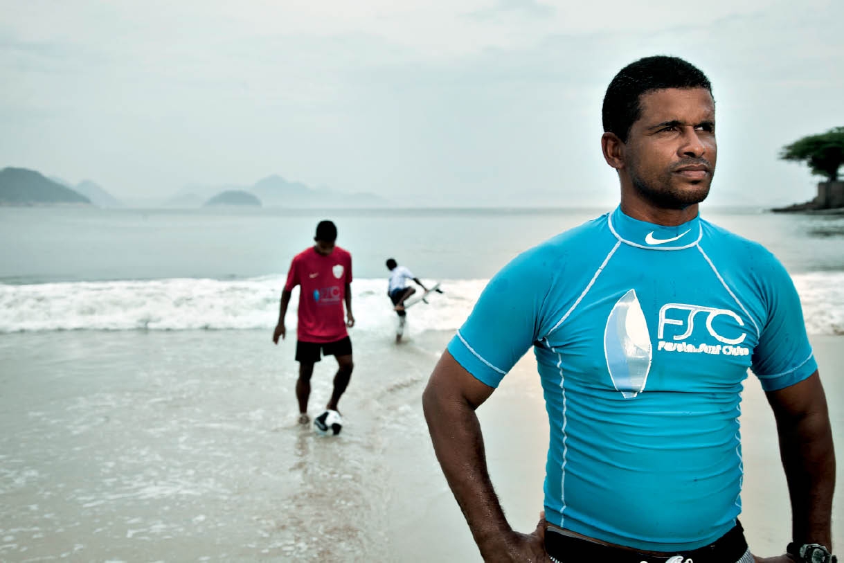 Denilson Thyola: surfista, 39 anos - Fundador do Favela Surf Clube, que atende jovens de comunidades carentes cariocas