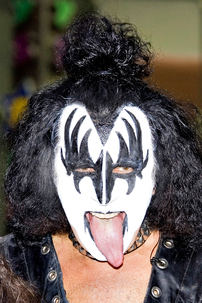 Gene Simmons, do Kiss, segurou a língua em US$ 1 milhão