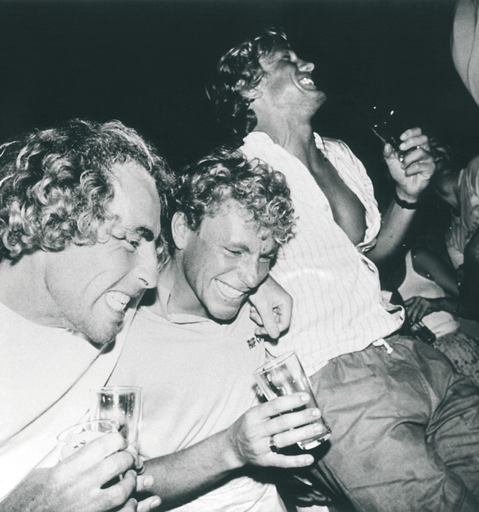 Os dois irmãos em uma festa, em 1985
