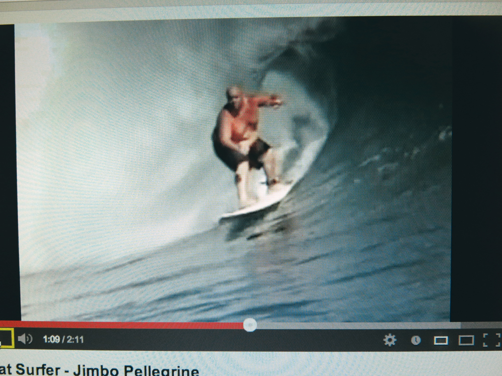 frames do vídeo Big is beautiful,  rodado em Bali e disponível no YouTube, mostram o surfista peso-pesado em ação
