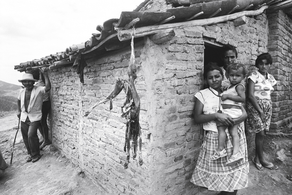 Família de Canudos, sertão da Bahia, em imagem de 1997 do fotógrafo veterano Evandro Teixeira