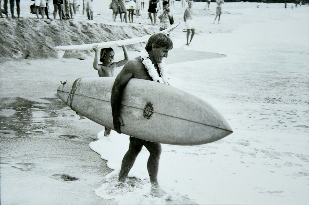com o filho Ryan em Waimea Bay, em 1993