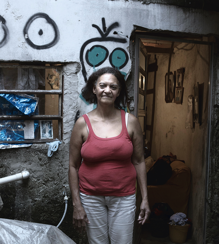 Dona Manuela em sua casa com vista privilegiada para a Vila Madalena