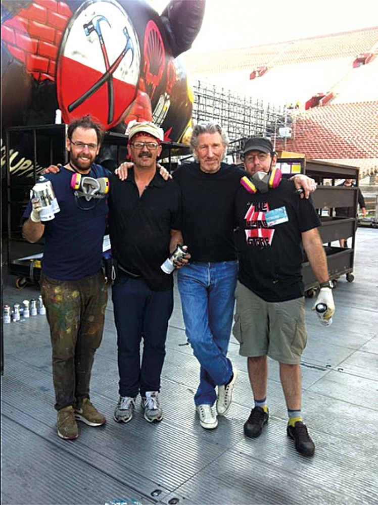 Com Roger Waters, na Pink Floyd Tour, em Los Angeles (2012)