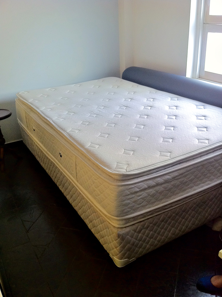 @dagroselha – A cama de viúva tá novinha e tem 110x200. Só pra quem mora em São Paulo, tem que ir buscar no bairro do Itaim  Troca por: R$380 ou faça sua oferta