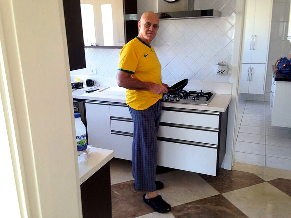 São Paulo/7h20: Aqui, ele prepara o café da manhã