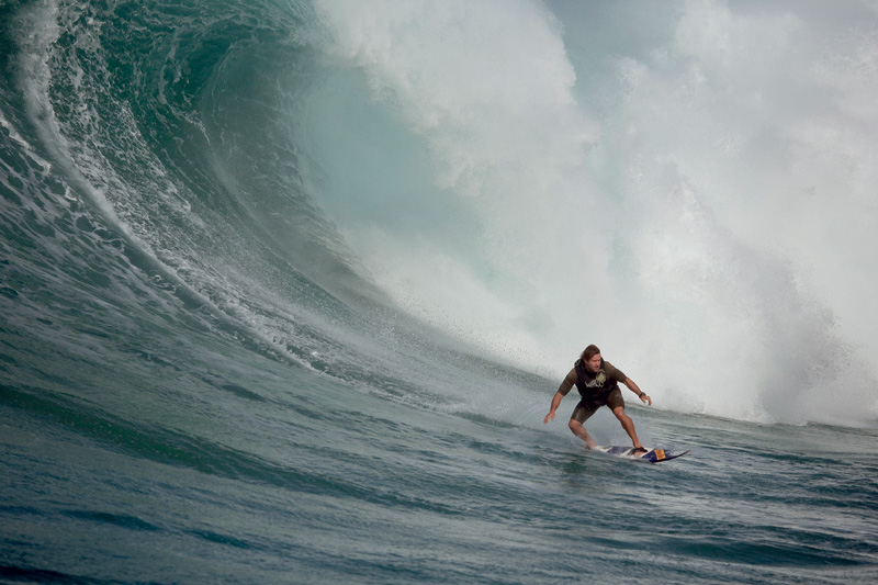 Eraldo treina pesado em Jaws, no Havaí, na última temporada de ondas (2008/2009)