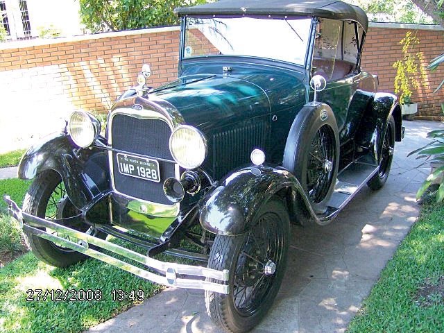 TRIP178_saladadrivein_Adriano também passa pra frente seu Ford Roadster de 1928, restaurado inteiramente e com manuais originais de manutenção. A caranga sai por R$ 90.000. Tel.: (51) 9981-7650