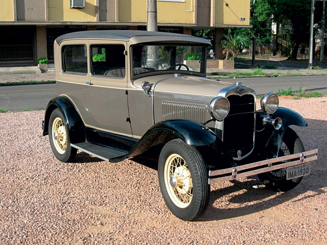 Fabricado em 1930, o Ford de Adriano passou por uma reforma minuciosa na pintura e na mecânica. “Os pneus são novos, com menos de 500 km”, completa o dono. A relíquia sai por R$ 85.000. Tel.: (51) 9981-7650