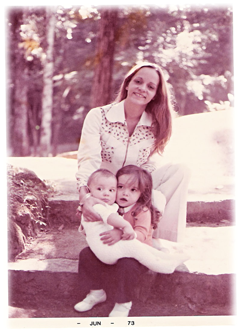 Glória com os filhos Daniella e Rodrigo, no Rio, começo dos anos 70