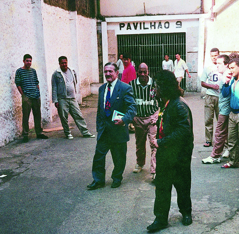 Pedro de Lara, à frente de Monarca, quando acompanhou um campeonato na prisão