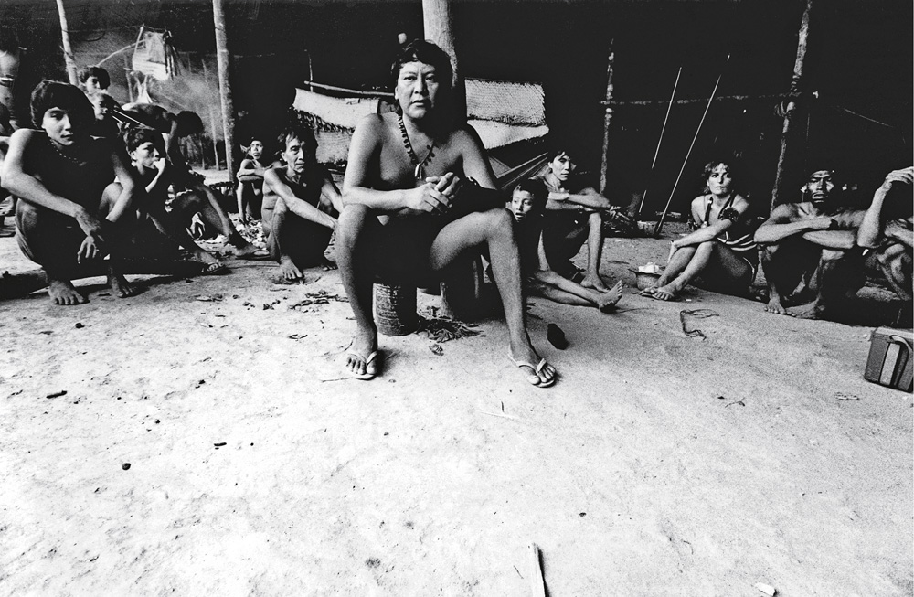 Registro da fotógrafa Claudia Andujar, que tem vasto material de décadas de convívio e trabalho com os Yanomami
