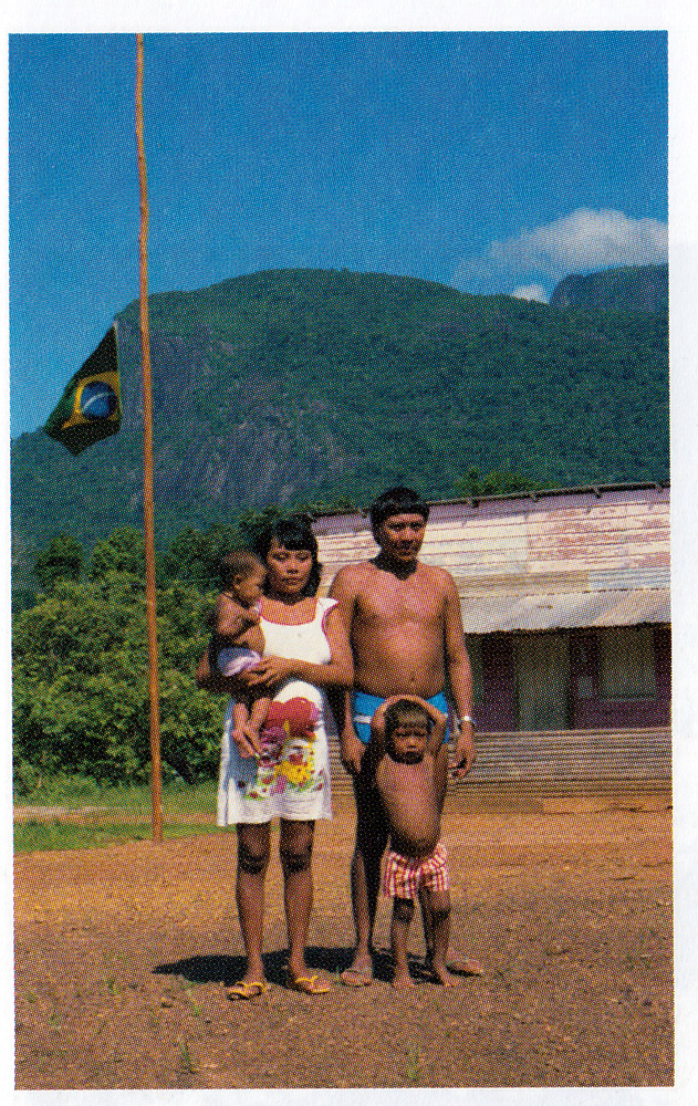 com a mulher e dois dos cinco filhos, em foto dos anos 1990
