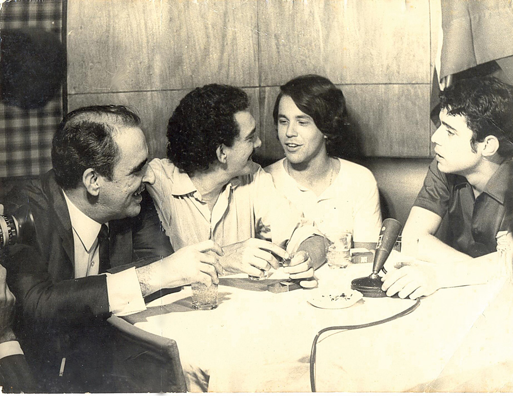 no lendário bar Antonio’s, com Chico Buarque, Marcos Vasconcelos e Irineu Garcia