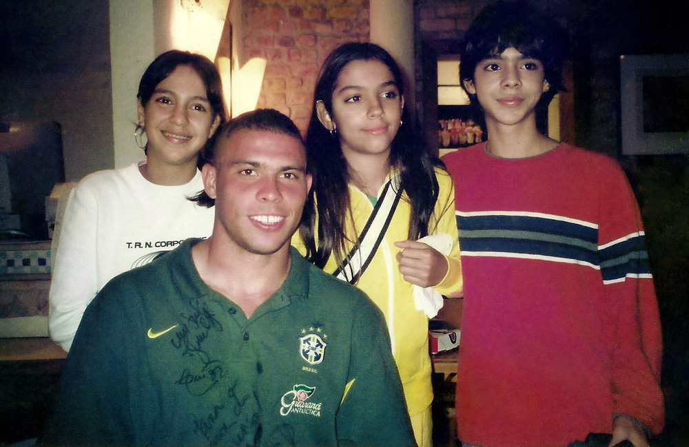 Em 2002, dividindo uma pizza com Ronaldo na madruga em que a equipe pentacampeã desembarcou no Rio