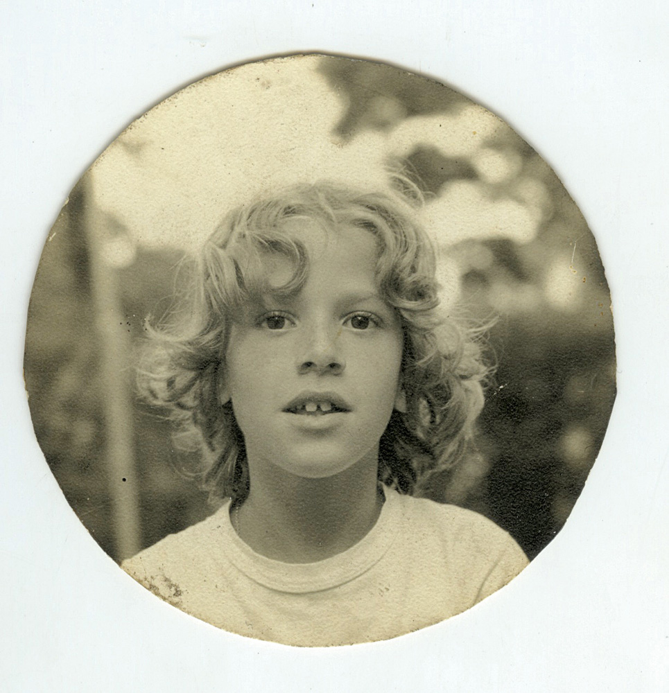 Em 1970, aos 8 anos,  na escola Bola de Neve, no Jardim Paulistano, em São Paulo