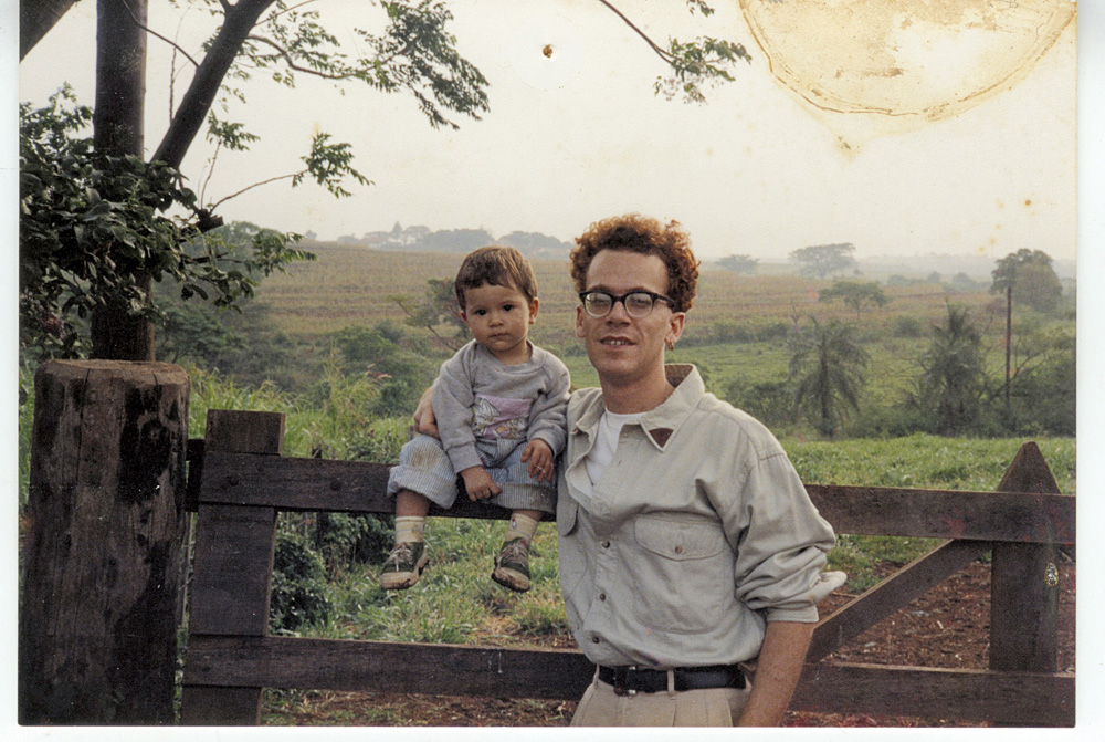 Com a filha Sophia, então com 1 ano de idade, em uma fazenda em Jaú