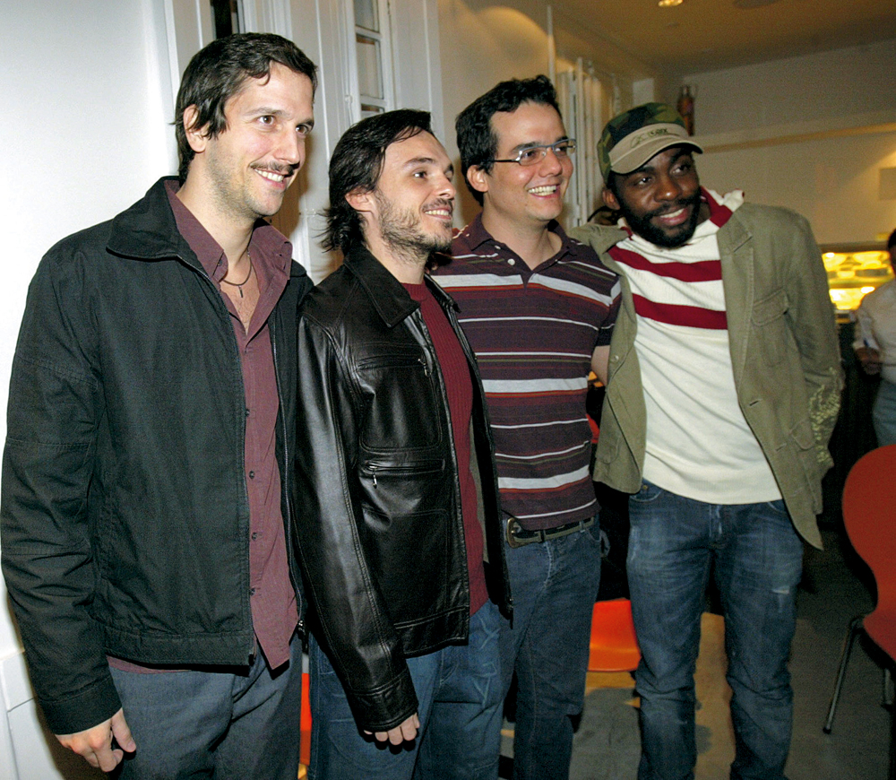 Com os amigos, e também atores, Wladimir Brichta, Gustavo Falcão e Wagner Moura, em 2007